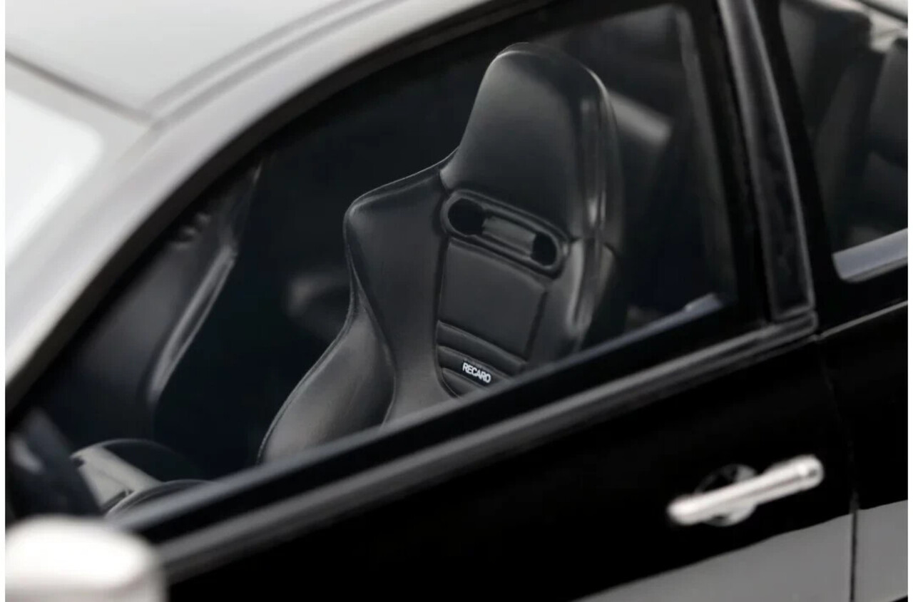 Renault Renault Megane 2 RS Phase 2 2005 - 1:18 - Otto Mobile Models Renault Renault Megane 2 RS Phase 2 2005 - 1:18 - Otto Mobile Models