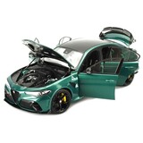 Alfa Romeo Alfa Romeo Giulia GTAm + Engine - 1:18 - MotorHelix Alfa Romeo Alfa Romeo Giulia GTAm + Engine - 1:18 - MotorHelix
