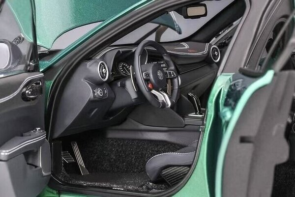 Alfa Romeo Alfa Romeo Giulia GTAm + Engine - 1:18 - MotorHelix