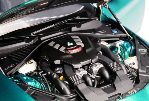 Alfa Romeo Alfa Romeo Giulia GTAm + Engine - 1:18 - MotorHelix