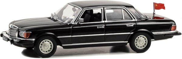 Mercedes-Benz Mercedes-Benz 450 SEL (W116) 1977 'Rocky IV' - 1:43 - Greenlight Mercedes-Benz Mercedes-Benz 450 SEL (W116) 1977 'Rocky IV' - 1:43 - Greenlight