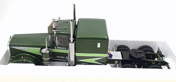 Kenworth Kenworth W900 Tractor 6x4 1989 (TV Series 'Movin On)  - 1:18 - Road Kings Kenworth Kenworth W900 Tractor 6x4 1989 (TV Series 'Movin On)  - 1:18 - Road Kings