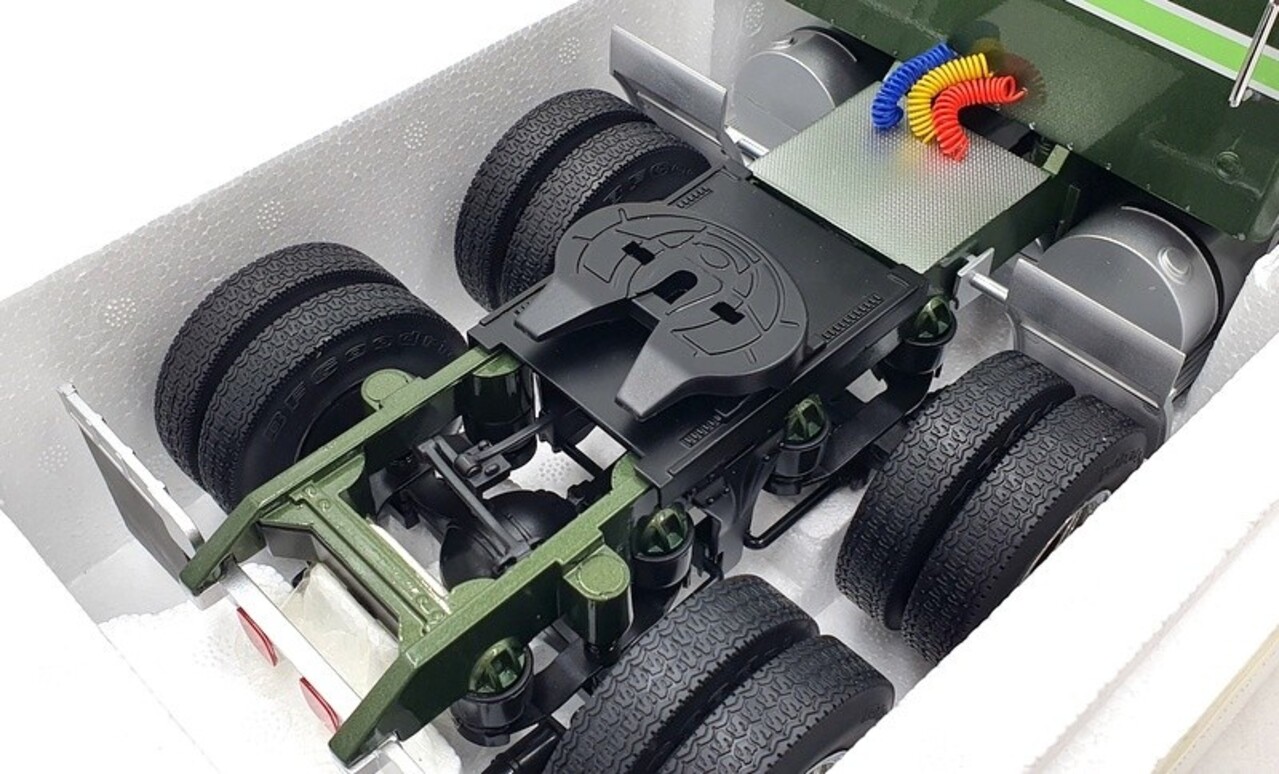 Kenworth Kenworth W900 Tractor 6x4 1989 (TV Series 'Movin On)  - 1:18 - Road Kings Kenworth Kenworth W900 Tractor 6x4 1989 (TV Series 'Movin On)  - 1:18 - Road Kings