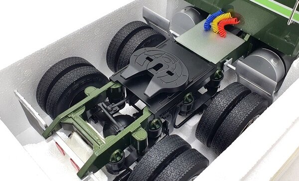 Kenworth Kenworth W900 Tractor 6x4 1989 (TV Series 'Movin On)  - 1:18 - Road Kings Kenworth Kenworth W900 Tractor 6x4 1989 (TV Series 'Movin On)  - 1:18 - Road Kings