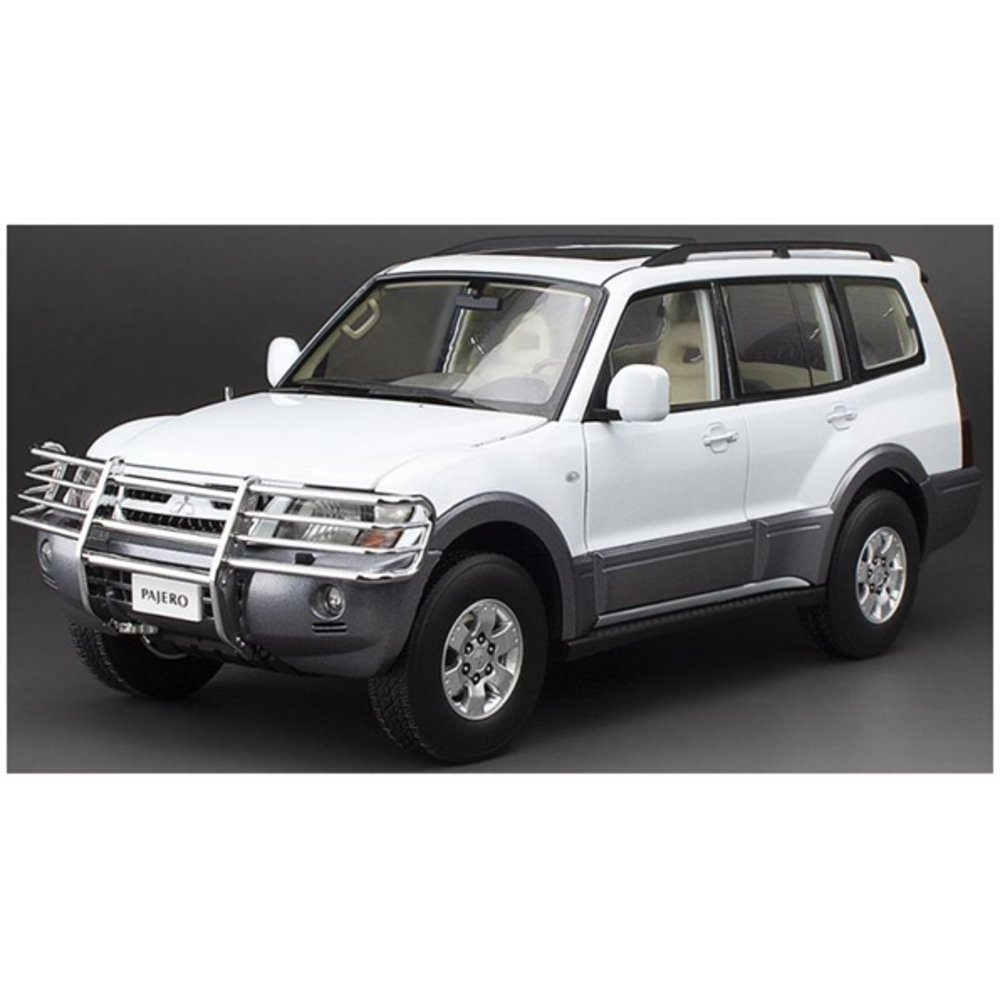 Mitsubishi Mitsubishi Pajero 3.5L V6 V73 -1:18 - Sun Star Mitsubishi Mitsubishi Pajero 3.5L V6 V73 -1:18 - Sun Star