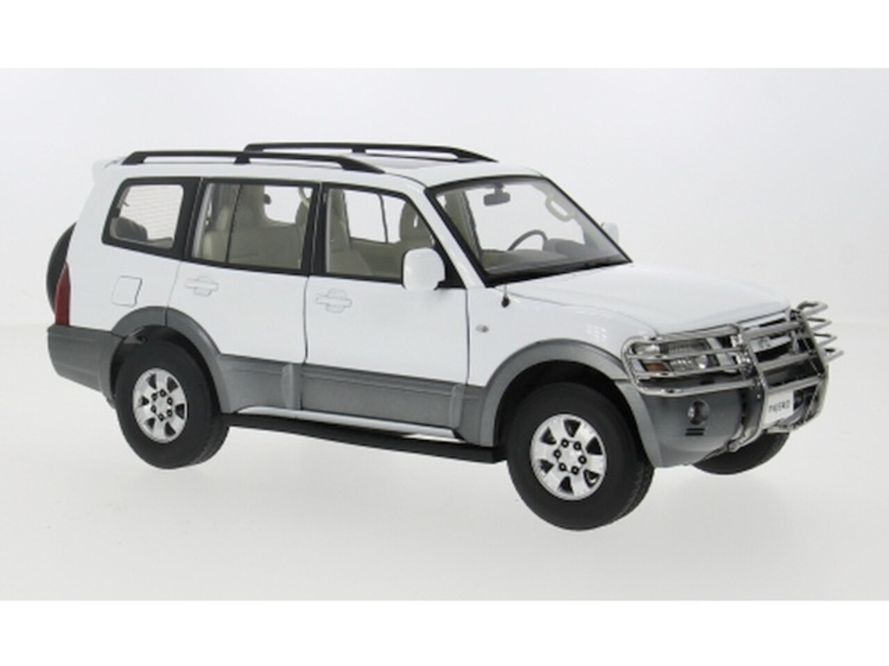 Mitsubishi Mitsubishi Pajero 3.5L V6 V73 -1:18 - Sun Star Mitsubishi Mitsubishi Pajero 3.5L V6 V73 -1:18 - Sun Star