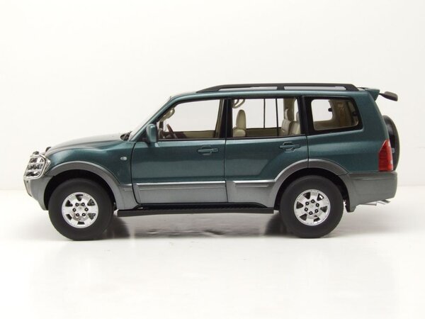 Mitsubishi Mitsubishi Pajero 3.5L V6 V73 -1:18 - Sun Star Mitsubishi Mitsubishi Pajero 3.5L V6 V73 -1:18 - Sun Star