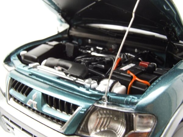 Mitsubishi Mitsubishi Pajero 3.5L V6 V73 -1:18 - Sun Star Mitsubishi Mitsubishi Pajero 3.5L V6 V73 -1:18 - Sun Star