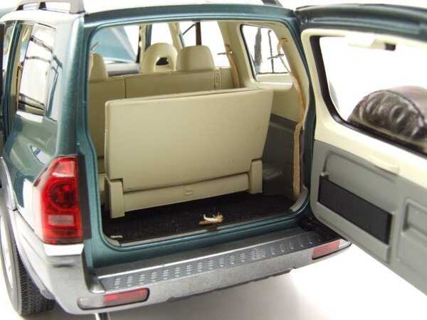 Mitsubishi Mitsubishi Pajero 3.5L V6 V73 -1:18 - Sun Star Mitsubishi Mitsubishi Pajero 3.5L V6 V73 -1:18 - Sun Star