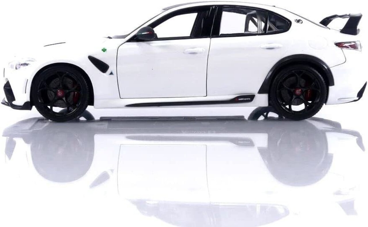Alfa Romeo Alfa Romeo Giulia GTAm - 1:18 - Bburago Alfa Romeo Alfa Romeo Giulia GTAm - 1:18 - Bburago