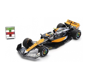 Formule 1 McLaren MCL60 #4 2nd British GP 2023 Lando Norris + Pit Board  - 1:18 - Spark Formule 1 McLaren MCL60 #4 2nd British GP 2023 Lando Norris + Pit Board  - 1:18 - Spark