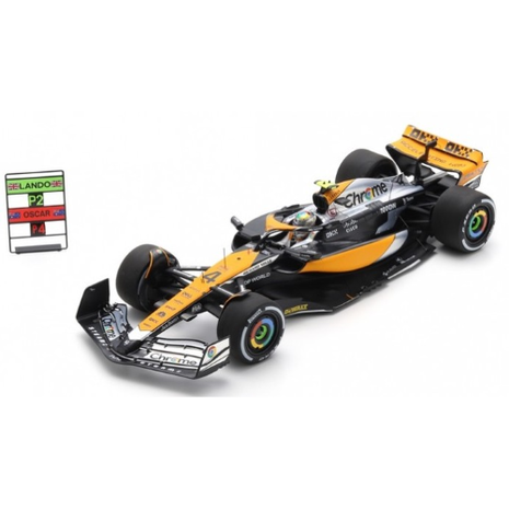 Formule 1 McLaren MCL60 #4 2nd British GP 2023 Lando Norris + Pit Board  - 1:18 - Spark Formule 1 McLaren MCL60 #4 2nd British GP 2023 Lando Norris + Pit Board  - 1:18 - Spark