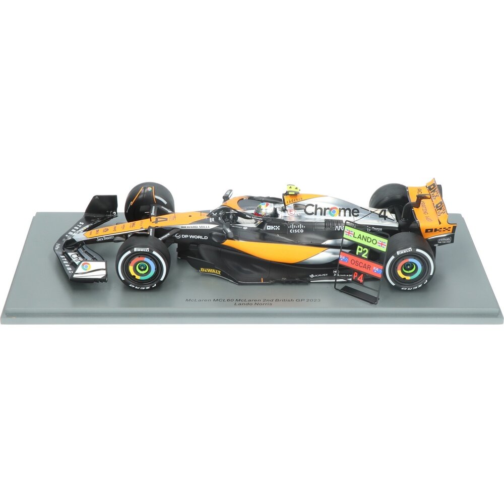 Formule 1 McLaren MCL60 #4 2nd British GP 2023 Lando Norris + Pit Board  - 1:18 - Spark Formule 1 McLaren MCL60 #4 2nd British GP 2023 Lando Norris + Pit Board  - 1:18 - Spark