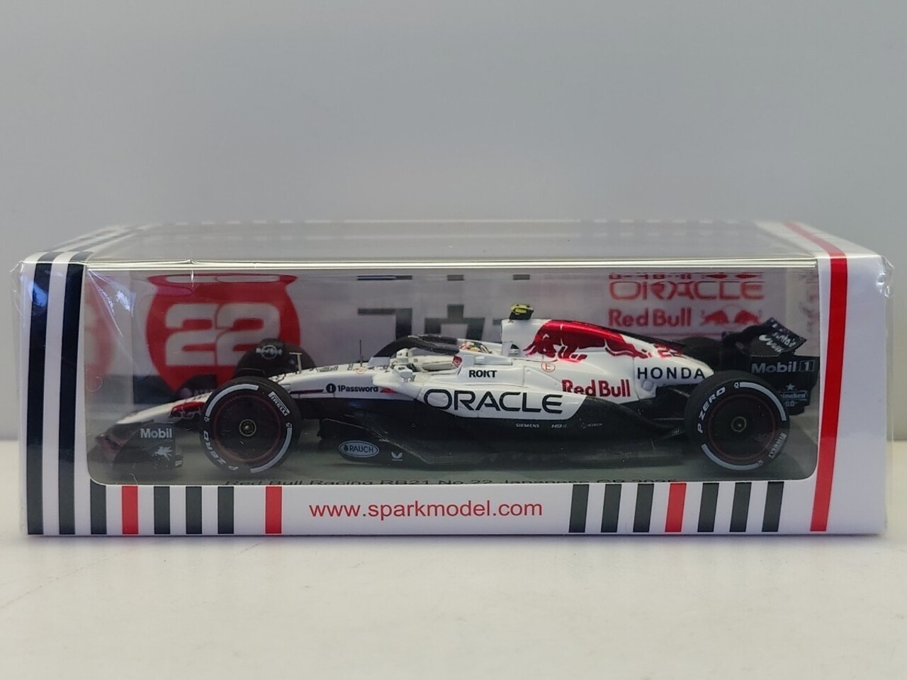 Formule 1 Oracle Red Bull RB21 #22 GP Japan 2025 Y.Tsunoda + Pit Board - 1:43 - Spark
