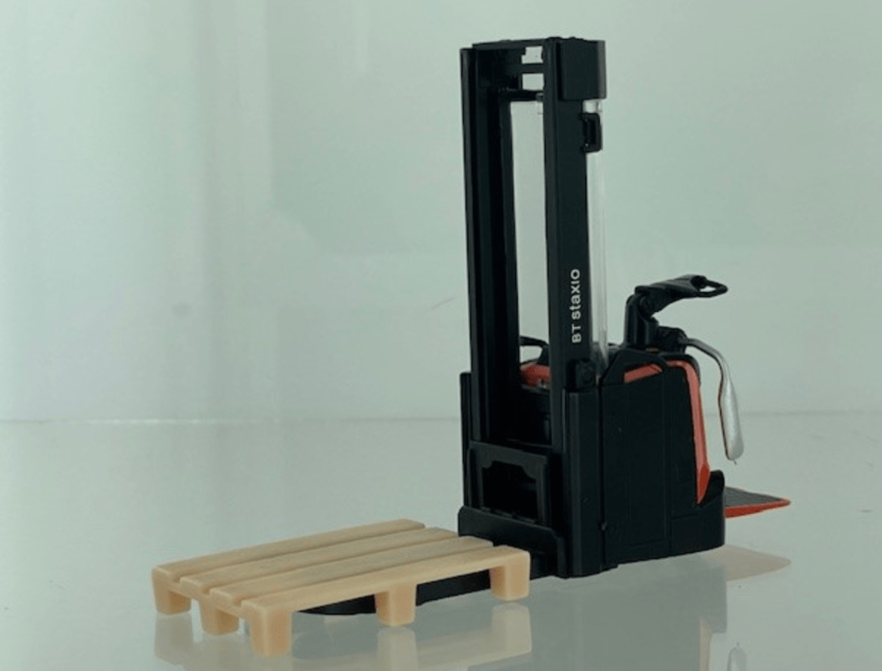 Toyota Toyota BT Staxio - 1:24 - Motorart