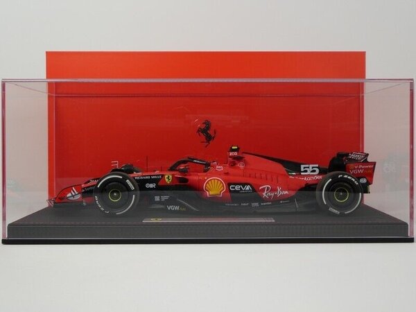 Formule 1 Ferrari  SF-23 #55 Winner GP Singapore 2023 C. Sainz +  Showcase  - 1:18 - BBR Formule 1 Ferrari  SF-23 #55 Winner GP Singapore 2023 C. Sainz +  Showcase  - 1:18 - BBR