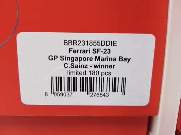 Formule 1 Ferrari  SF-23 #55 Winner GP Singapore 2023 C. Sainz +  Showcase  - 1:18 - BBR Formule 1 Ferrari  SF-23 #55 Winner GP Singapore 2023 C. Sainz +  Showcase  - 1:18 - BBR