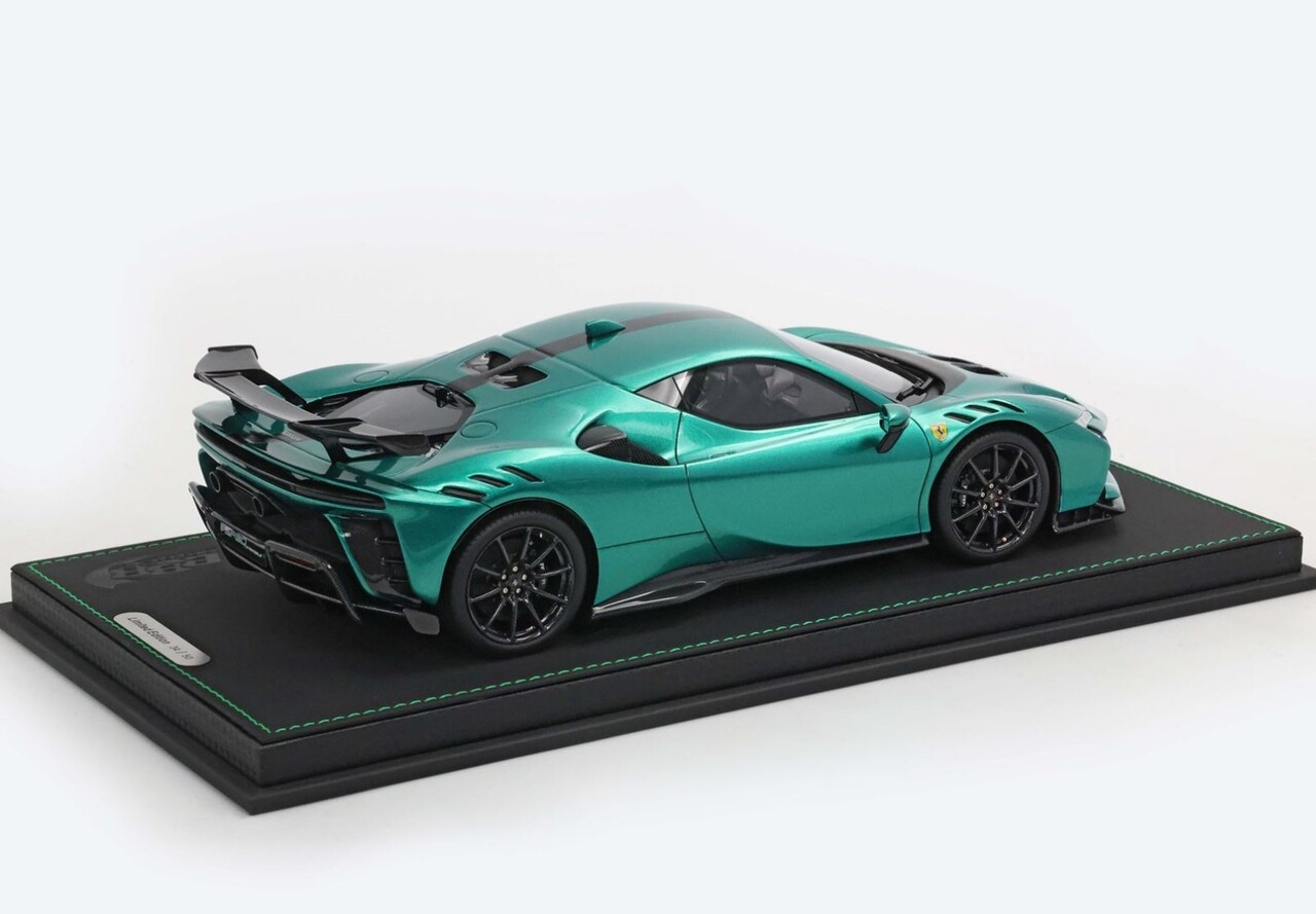 Ferrari Ferrari SF90 XX Stradale 2024 + Showcase - 1:18 - BBR Ferrari Ferrari SF90 XX Stradale 2024 + Showcase - 1:18 - BBR