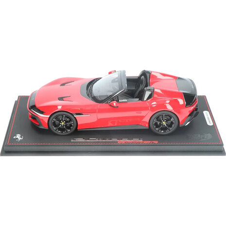 Ferrari Ferrari 12 Cil. V12 830cv Spider Open 2024 + Showcase - 1:18 - BBR Ferrari Ferrari 12 Cil. V12 830cv Spider Open 2024 + Showcase - 1:18 - BBR