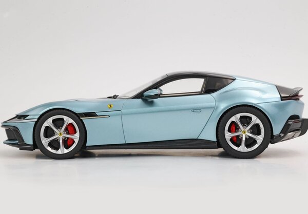 Ferrari Ferrari 12 Cil. V12 830cv Panoramic Roof 2024 + Showcase - 1:18 - BBR Ferrari Ferrari 12 Cil. V12 830cv Panoramic Roof 2024 + Showcase - 1:18 - BBR