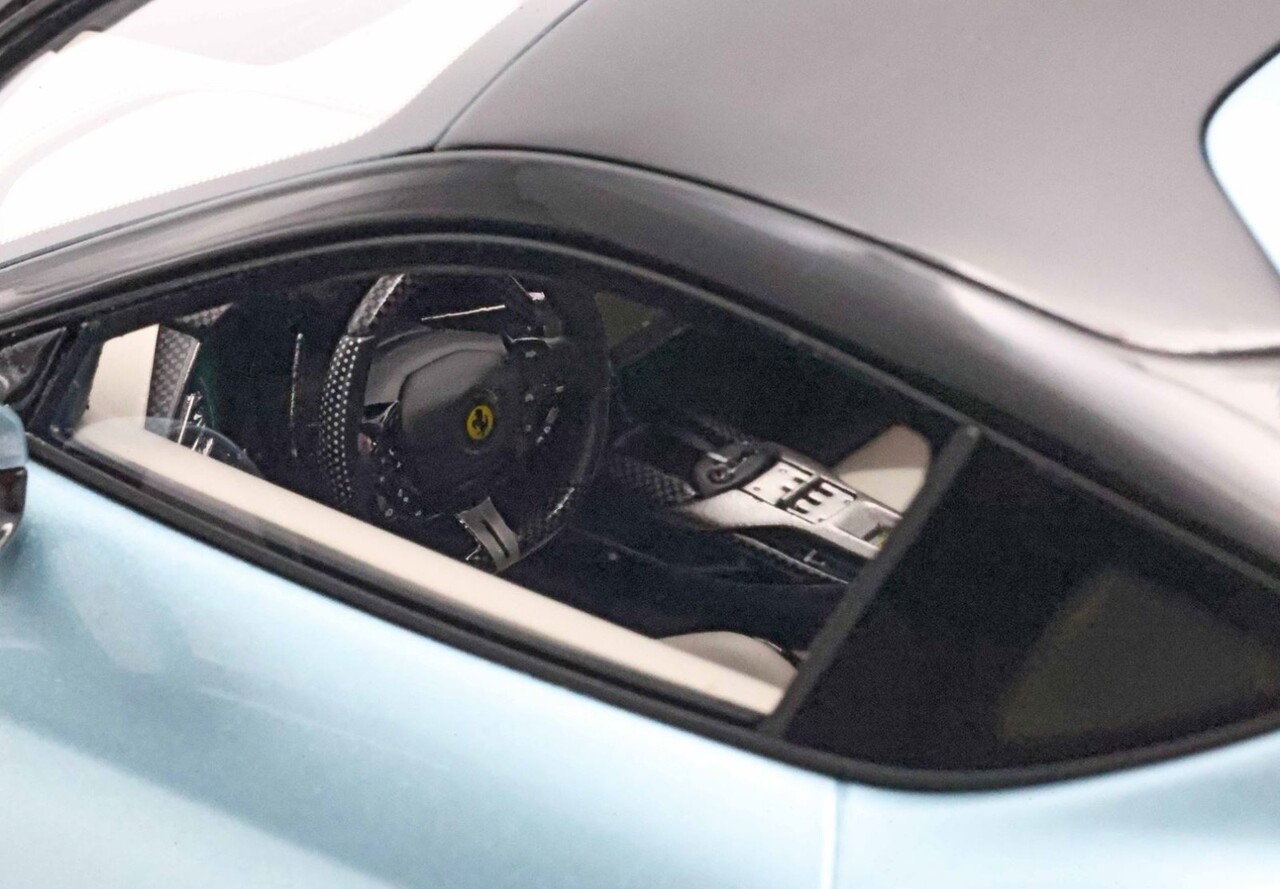 Ferrari Ferrari 12 Cil. V12 830cv Panoramic Roof 2024 + Showcase - 1:18 - BBR Ferrari Ferrari 12 Cil. V12 830cv Panoramic Roof 2024 + Showcase - 1:18 - BBR