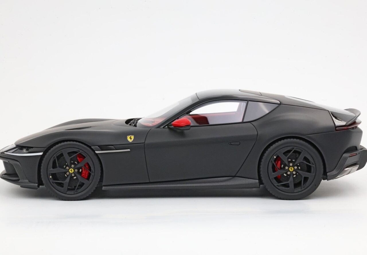Ferrari Ferrari 12 Cil. V12 830cv Panoramic Roof 2024 + Showcase - 1:18 - BBR Ferrari Ferrari 12 Cil. V12 830cv Panoramic Roof 2024 + Showcase - 1:18 - BBR