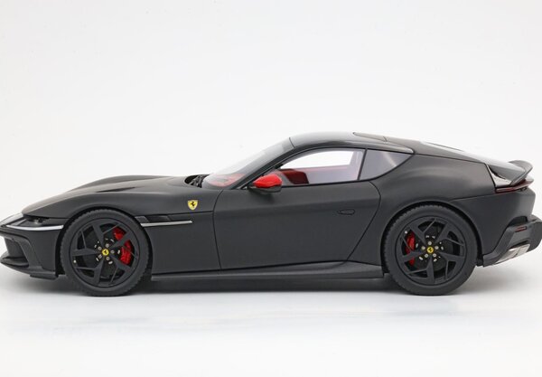 Ferrari Ferrari 12 Cil. V12 830cv Panoramic Roof 2024 + Showcase - 1:18 - BBR Ferrari Ferrari 12 Cil. V12 830cv Panoramic Roof 2024 + Showcase - 1:18 - BBR