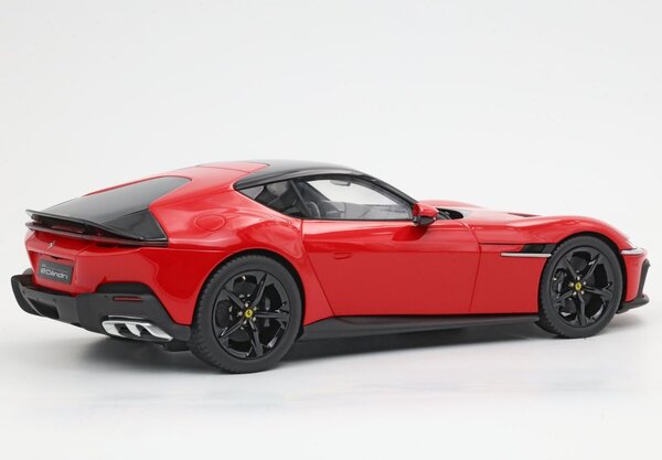 Ferrari Ferrari 12 Cil. V12 830cv Coupe2024 + Glossy Black Rims + Showcase - 1:18 - BBR Ferrari Ferrari 12 Cil. V12 830cv Coupe2024 + Glossy Black Rims + Showcase - 1:18 - BBR