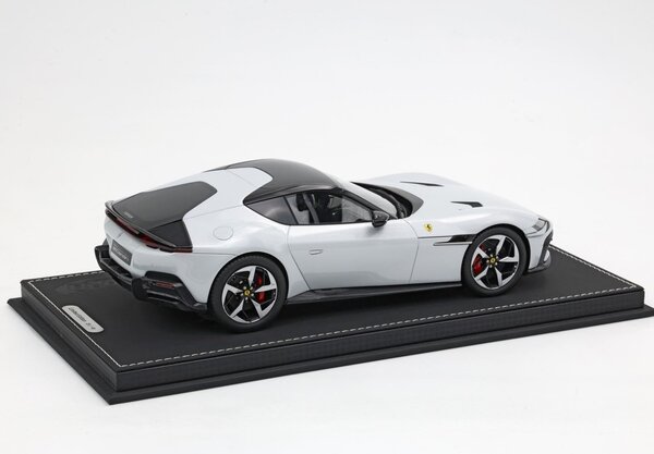 Ferrari Ferrari 12 Cil. V12 830cv Coupe 2024 + Showcase - 1:18 - BBR Ferrari Ferrari 12 Cil. V12 830cv Coupe 2024 + Showcase - 1:18 - BBR