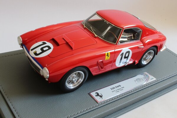 Ferrari Ferrari 250GT SWB 3.0L V12 #19 North American Racing Team 24H Le Mans 1960 + Showcase  - 1:18 - BBR Ferrari Ferrari 250GT SWB 3.0L V12 #19 North American Racing Team 24H Le Mans 1960 + Showcase  - 1:18 - BBR