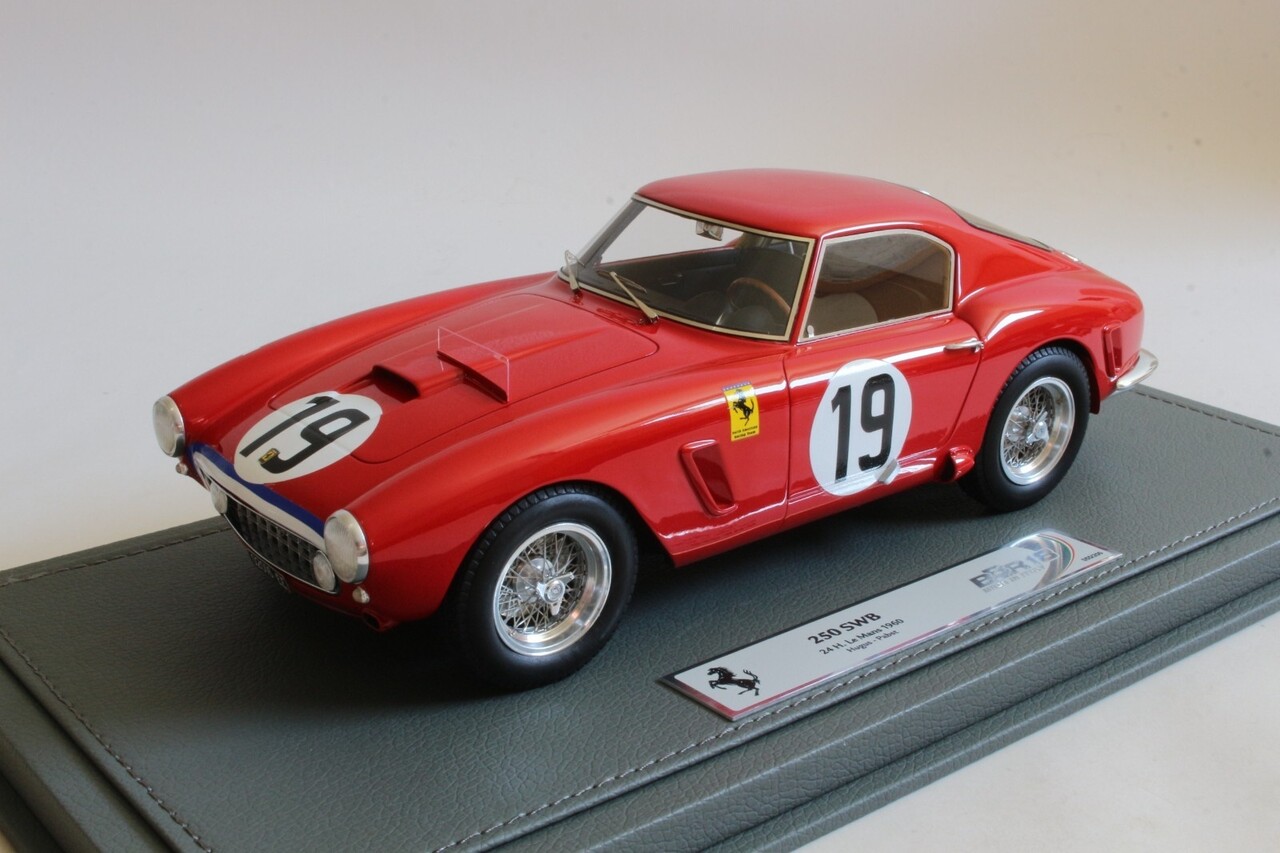 Ferrari Ferrari 250GT SWB 3.0L V12 #19 North American Racing Team 24H Le Mans 1960 + Showcase  - 1:18 - BBR Ferrari Ferrari 250GT SWB 3.0L V12 #19 North American Racing Team 24H Le Mans 1960 + Showcase  - 1:18 - BBR