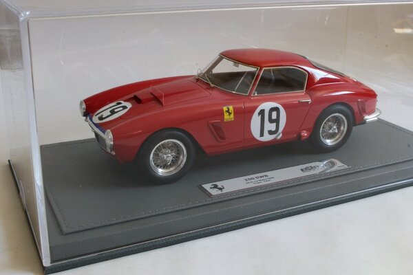 Ferrari Ferrari 250GT SWB 3.0L V12 #19 North American Racing Team 24H Le Mans 1960 + Showcase  - 1:18 - BBR Ferrari Ferrari 250GT SWB 3.0L V12 #19 North American Racing Team 24H Le Mans 1960 + Showcase  - 1:18 - BBR
