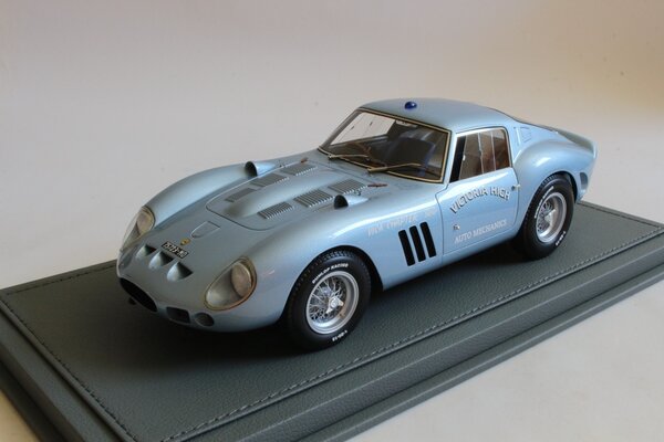 Ferrari Ferrari 250 GTO Coupe 'Victoria High School' 1965 + Showcase - 1:18 - BBR Ferrari Ferrari 250 GTO Coupe 'Victoria High School' 1965 + Showcase - 1:18 - BBR
