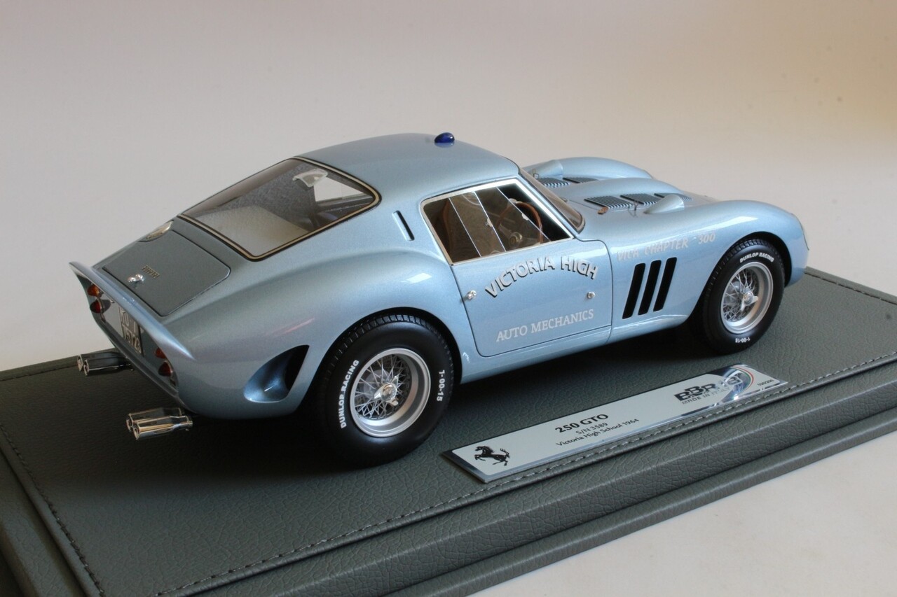 Ferrari Ferrari 250 GTO Coupe 'Victoria High School' 1965 + Showcase - 1:18 - BBR Ferrari Ferrari 250 GTO Coupe 'Victoria High School' 1965 + Showcase - 1:18 - BBR