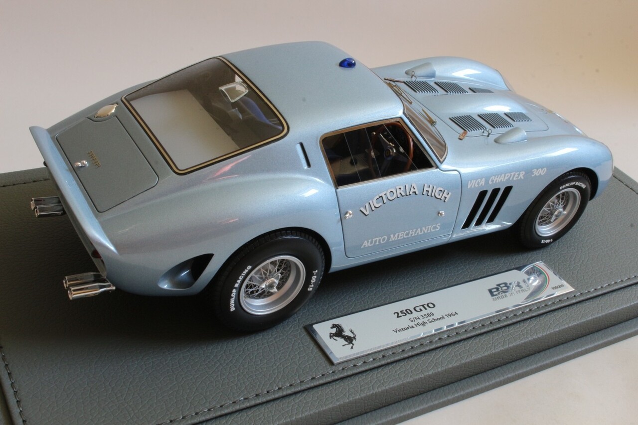 Ferrari Ferrari 250 GTO Coupe 'Victoria High School' 1965 + Showcase - 1:18 - BBR Ferrari Ferrari 250 GTO Coupe 'Victoria High School' 1965 + Showcase - 1:18 - BBR