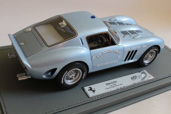 Ferrari Ferrari 250 GTO Coupe 'Victoria High School' 1965 + Showcase - 1:18 - BBR Ferrari Ferrari 250 GTO Coupe 'Victoria High School' 1965 + Showcase - 1:18 - BBR