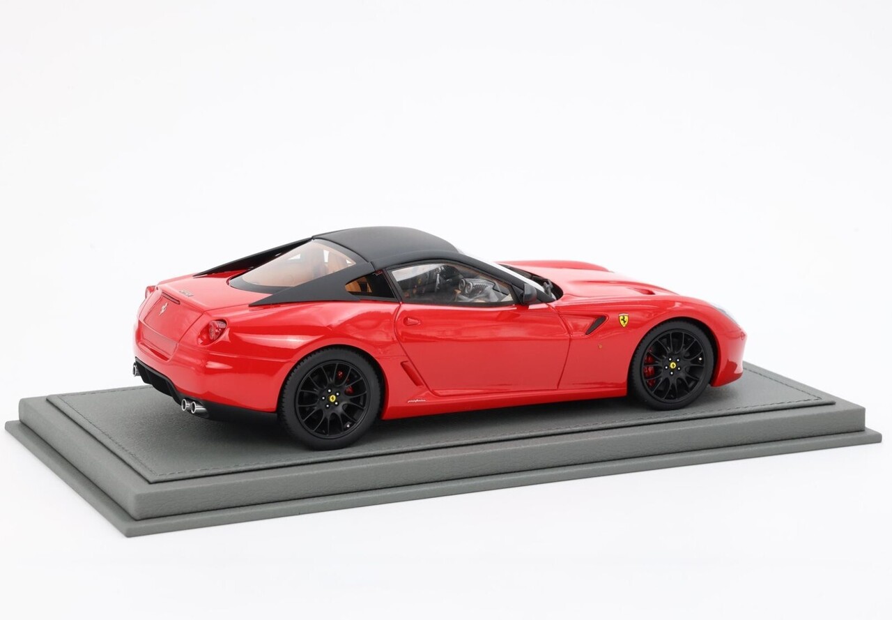 Ferrari Ferrari 599 GTB Fiorano 2007 - F-1 Gear Box + Showcase - 1:18 - BBR Ferrari Ferrari 599 GTB Fiorano 2007 - F-1 Gear Box + Showcase - 1:18 - BBR