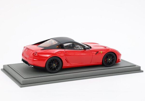 Ferrari Ferrari 599 GTB Fiorano 2007 - F-1 Gear Box + Showcase - 1:18 - BBR Ferrari Ferrari 599 GTB Fiorano 2007 - F-1 Gear Box + Showcase - 1:18 - BBR
