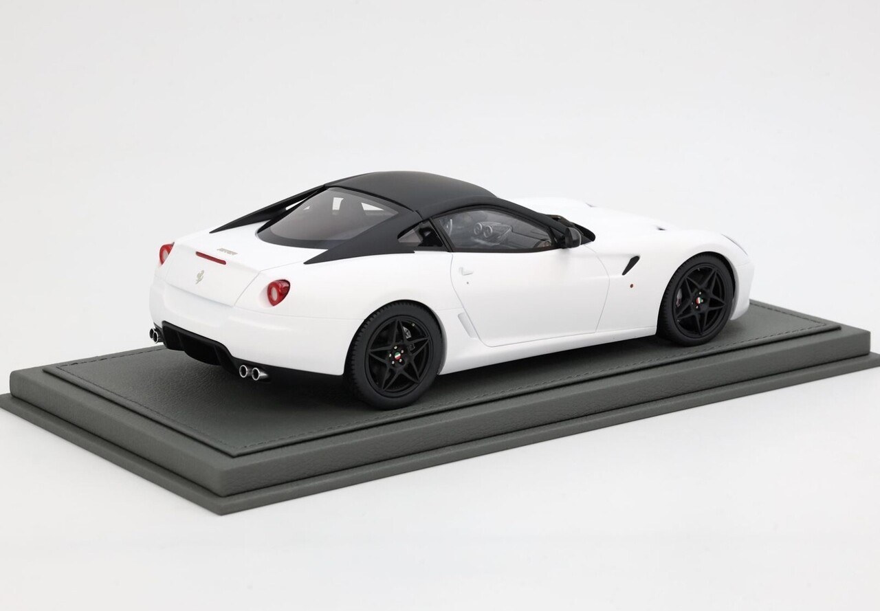 Ferrari Ferrari 599 GTB Fiorano 2007 - F-1 Gear Box + Showcase - 1:18 - BBR Ferrari Ferrari 599 GTB Fiorano 2007 - F-1 Gear Box + Showcase - 1:18 - BBR