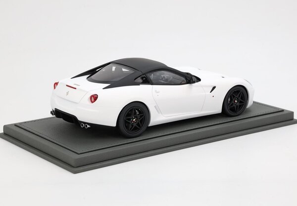 Ferrari Ferrari 599 GTB Fiorano 2007 - F-1 Gear Box + Showcase - 1:18 - BBR Ferrari Ferrari 599 GTB Fiorano 2007 - F-1 Gear Box + Showcase - 1:18 - BBR