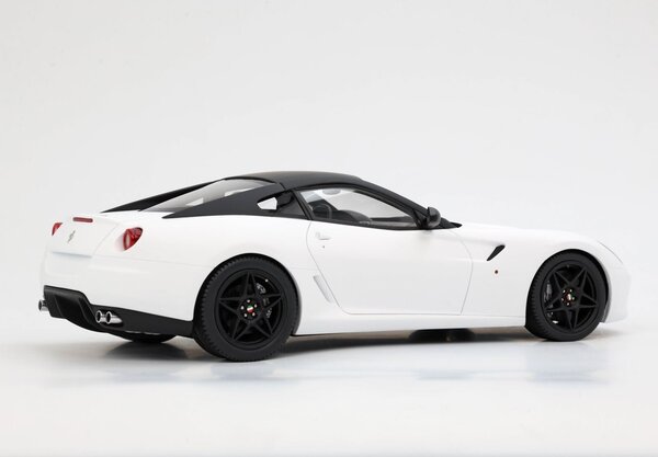 Ferrari Ferrari 599 GTB Fiorano 2007 - F-1 Gear Box + Showcase - 1:18 - BBR Ferrari Ferrari 599 GTB Fiorano 2007 - F-1 Gear Box + Showcase - 1:18 - BBR