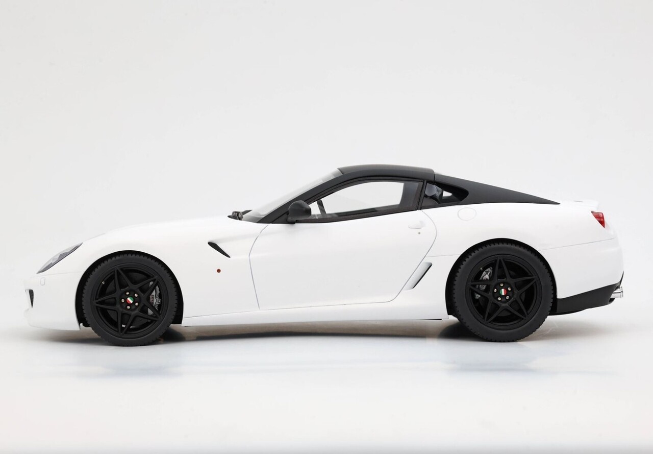 Ferrari Ferrari 599 GTB Fiorano 2007 - F-1 Gear Box + Showcase - 1:18 - BBR Ferrari Ferrari 599 GTB Fiorano 2007 - F-1 Gear Box + Showcase - 1:18 - BBR