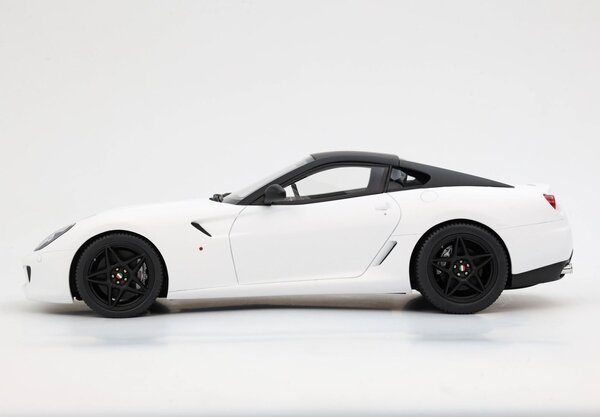 Ferrari Ferrari 599 GTB Fiorano 2007 - F-1 Gear Box + Showcase - 1:18 - BBR Ferrari Ferrari 599 GTB Fiorano 2007 - F-1 Gear Box + Showcase - 1:18 - BBR