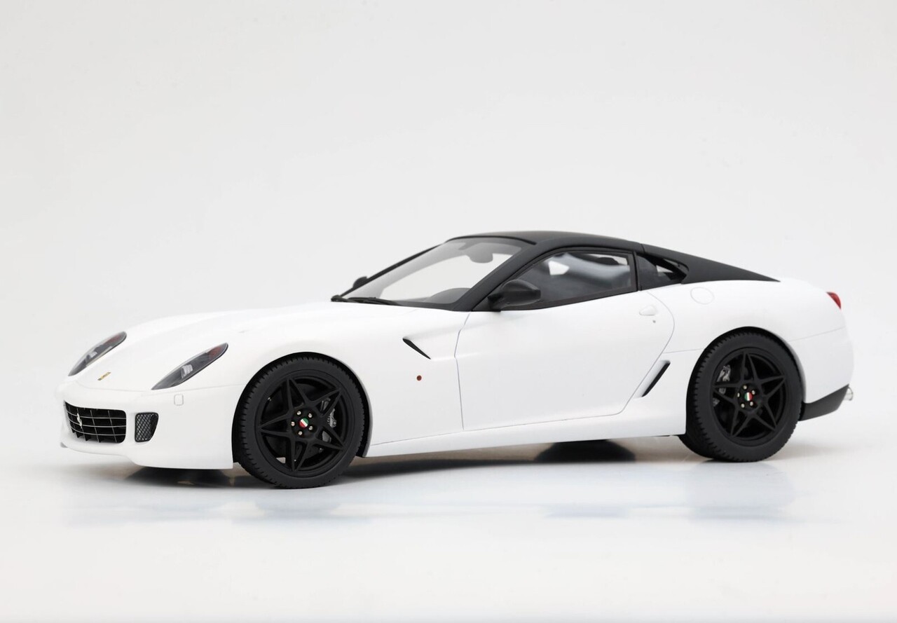 Ferrari Ferrari 599 GTB Fiorano 2007 - F-1 Gear Box + Showcase - 1:18 - BBR Ferrari Ferrari 599 GTB Fiorano 2007 - F-1 Gear Box + Showcase - 1:18 - BBR