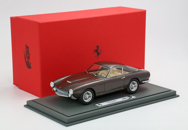 Ferrari Ferrari 250 GT Lusso Coupe 1963 Personal Car Steve McQueen + Showcase - 1:18 - BBR Ferrari Ferrari 250 GT Lusso Coupe 1963 Personal Car Steve McQueen + Showcase - 1:18 - BBR