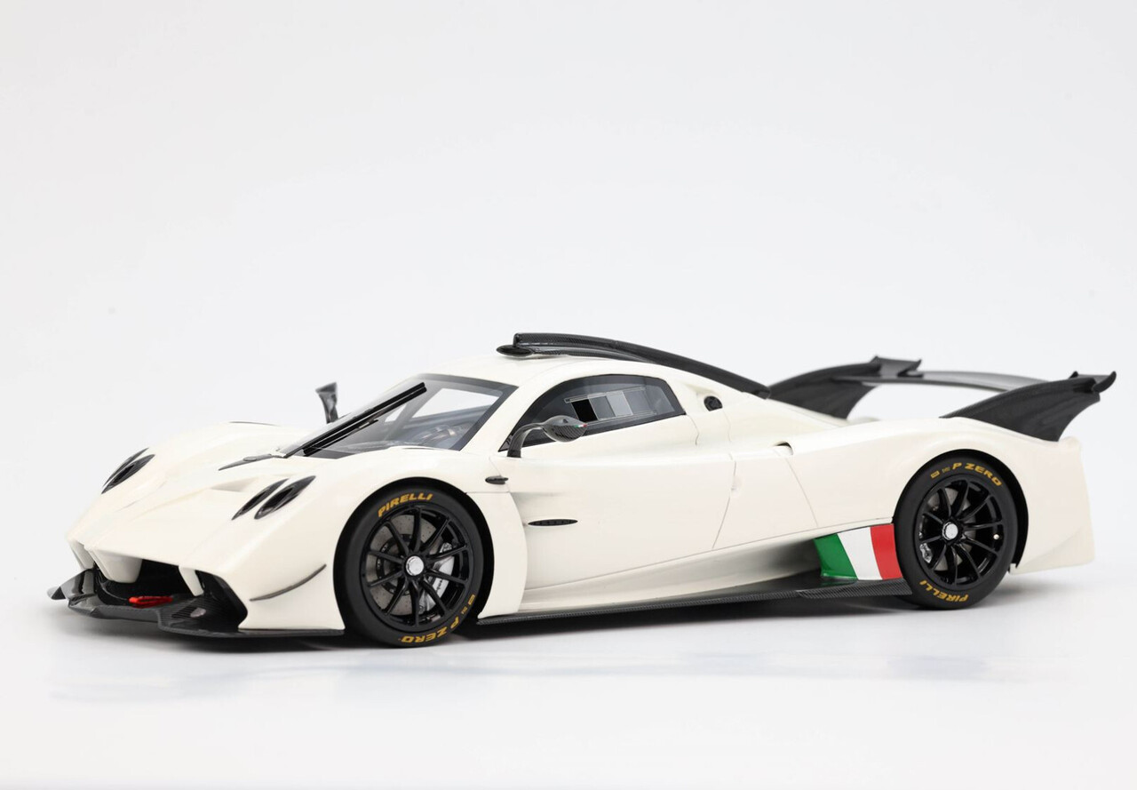 Pagani Pagani Huyara R 2021 + Showcase - 1:18 - BBR Pagani Pagani Huyara R 2021 + Showcase - 1:18 - BBR