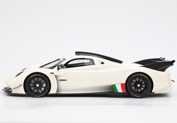 Pagani Pagani Huyara R 2021 + Showcase - 1:18 - BBR Pagani Pagani Huyara R 2021 + Showcase - 1:18 - BBR