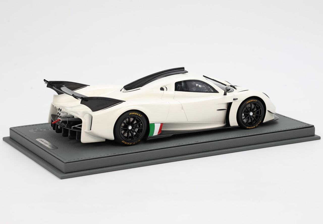 Pagani Pagani Huyara R 2021 + Showcase - 1:18 - BBR Pagani Pagani Huyara R 2021 + Showcase - 1:18 - BBR