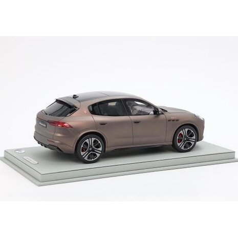 Maserati Maserati Grecale Folgore SUV 2022 + Showcase - 1:18 - BBR Maserati Maserati Grecale Folgore SUV 2022 + Showcase - 1:18 - BBR