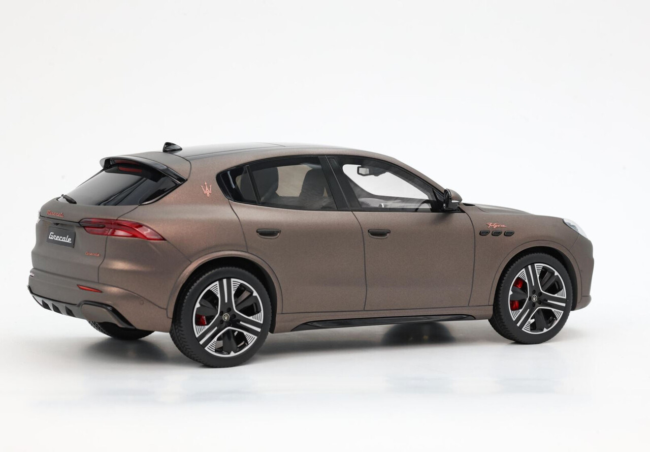 Maserati Maserati Grecale Folgore SUV 2022 + Showcase - 1:18 - BBR Maserati Maserati Grecale Folgore SUV 2022 + Showcase - 1:18 - BBR